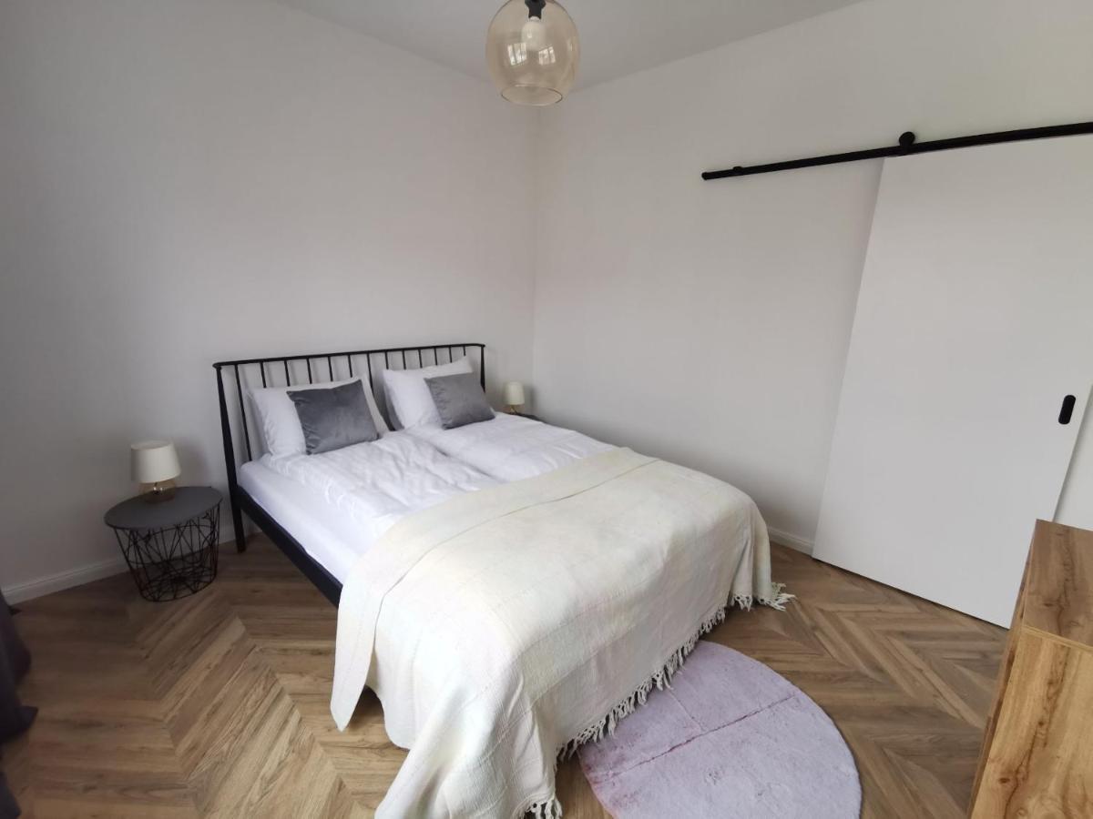 Apartament Black&White Jelenia Gora Exterior photo